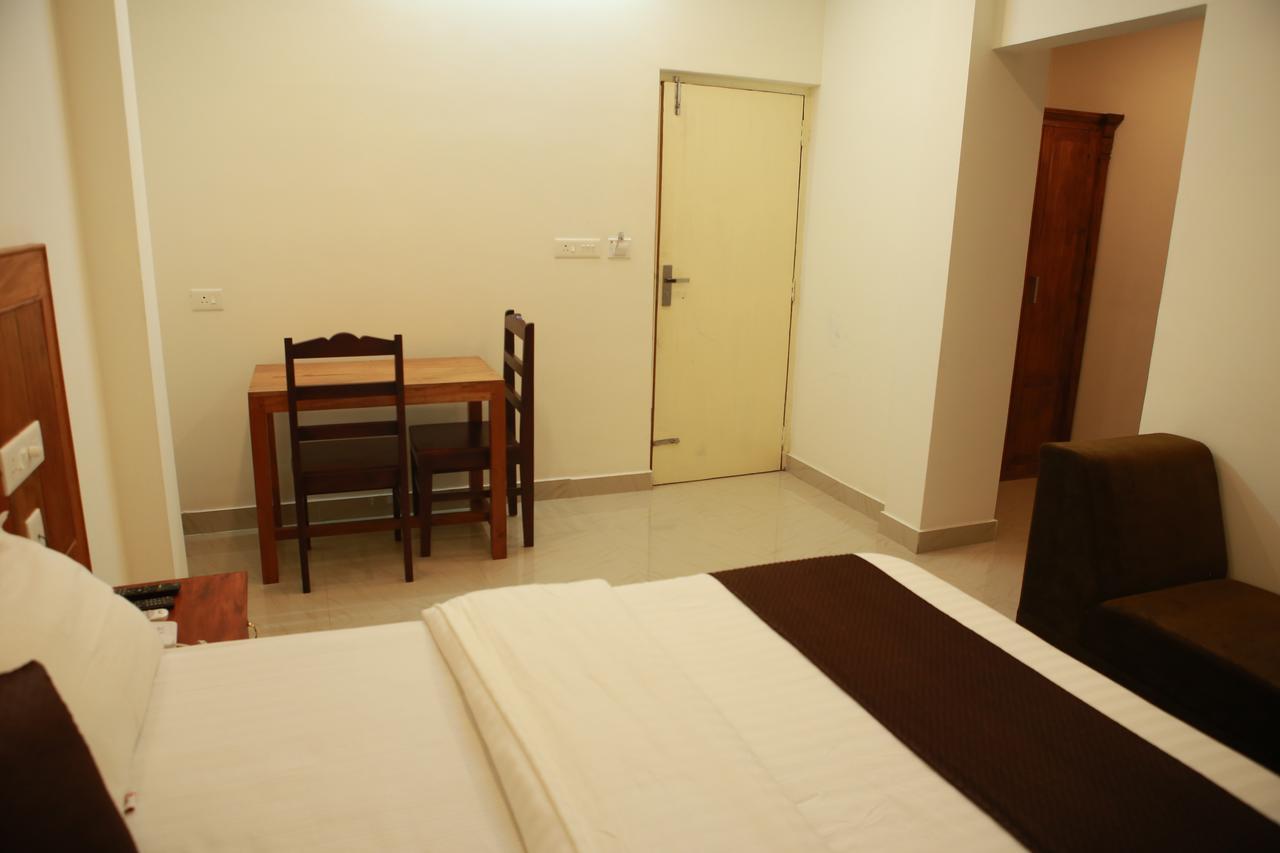 Hotel Anna Residency à Nedumbassery Extérieur photo