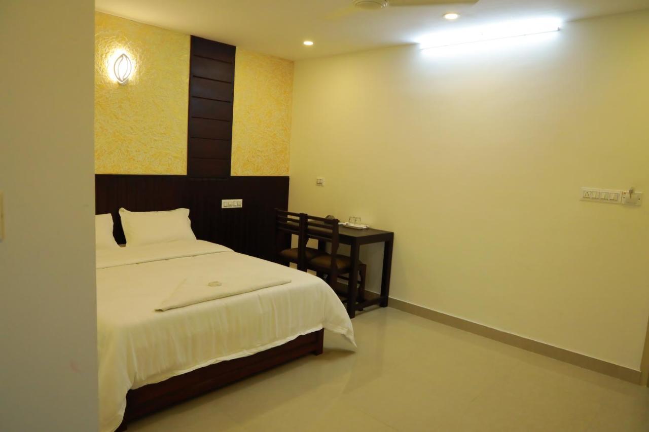Hotel Anna Residency à Nedumbassery Extérieur photo