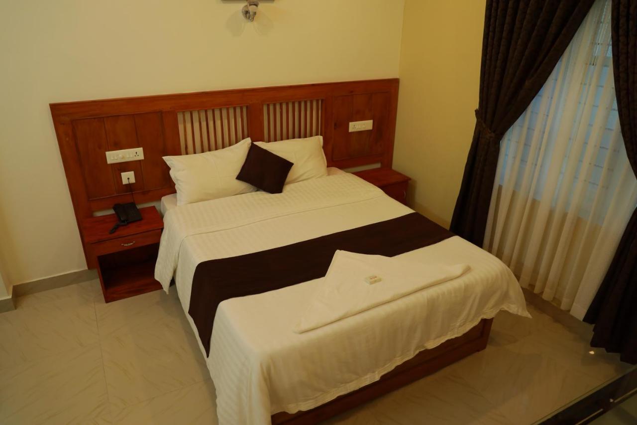 Hotel Anna Residency à Nedumbassery Extérieur photo
