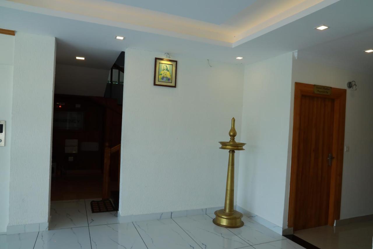 Hotel Anna Residency à Nedumbassery Extérieur photo