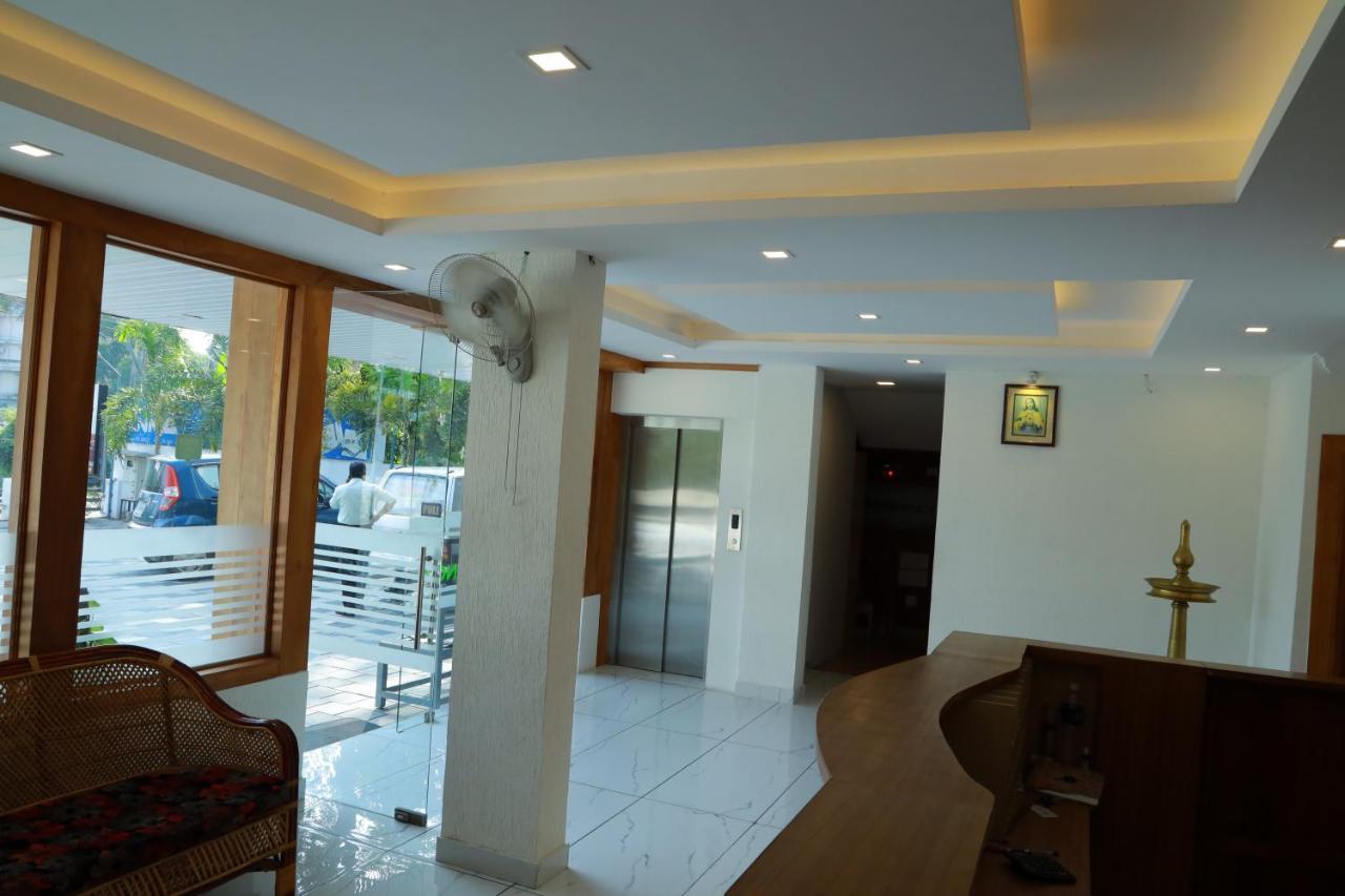 Hotel Anna Residency à Nedumbassery Extérieur photo
