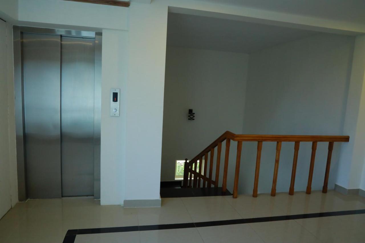 Hotel Anna Residency à Nedumbassery Extérieur photo